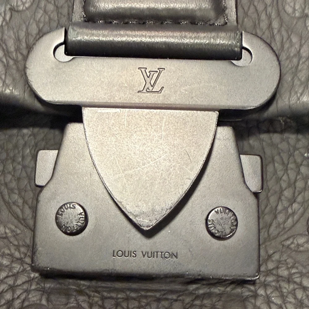 Louis Vuitton Black Leather S Cape Messenger Taurillon Shoulder Bag